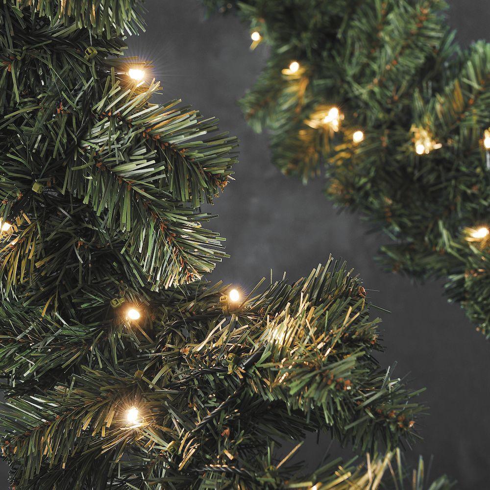 Kerstversiering Lichtkleur: Warm Wit, Type: LED - Kerstslinger, Toepassing: Binnen buiten, Aantal Lampjes: 120, Voeding: 24 Volt, Verlichte lengte: 6 meter.